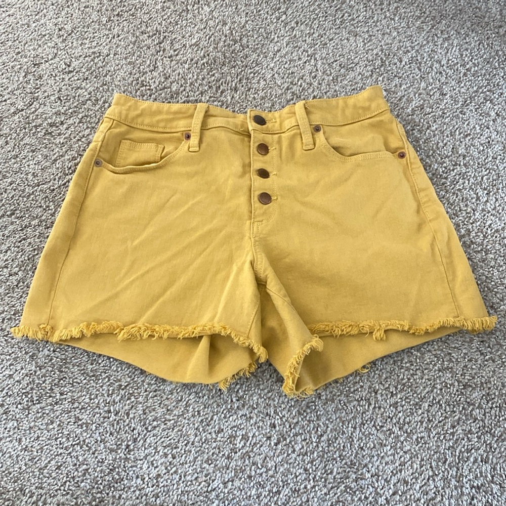 yellow universal threads shorts!